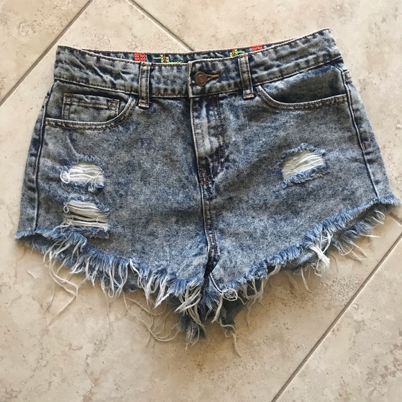 Forever 21 distressed high wasted shorts denim - Picture 3 of 6